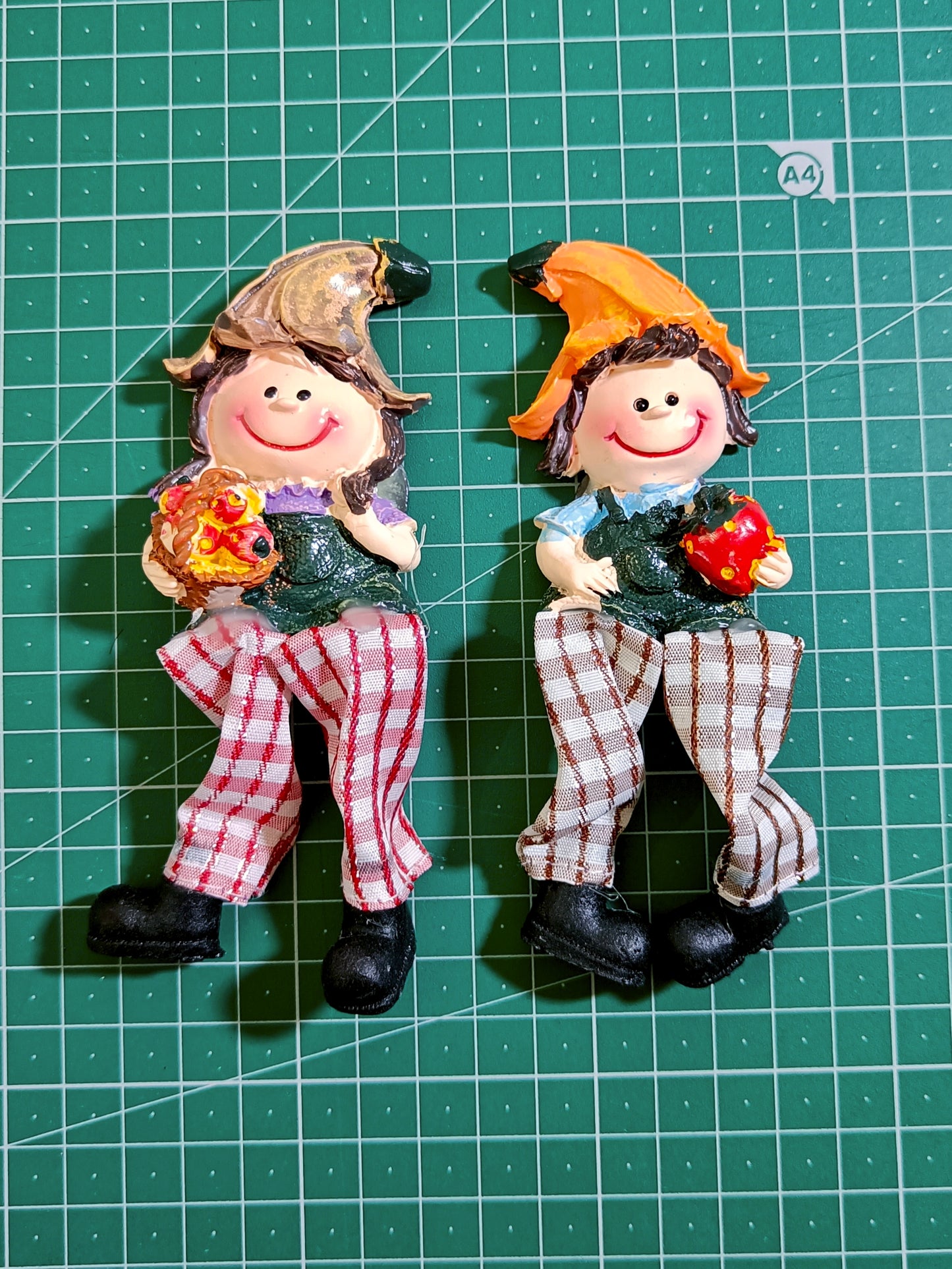 Doll pair miniature magnet (set of 2)
