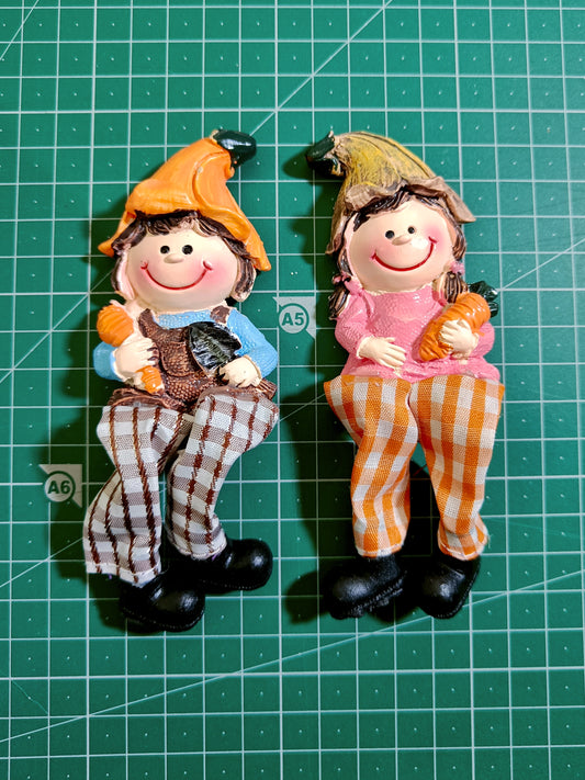 Doll pair miniature magnet (set of 2)