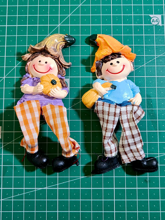 Doll pair miniature magnet (set of 2)